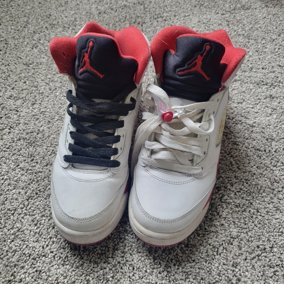 🔴SOLD🔴 AIR JORDAN HIGHTOP SNEAKERS - Picture 2 of 8